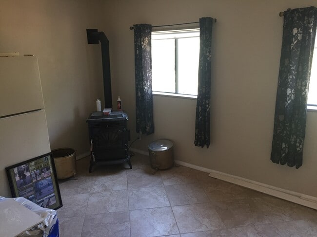 Building Photo - 875 S Arroyo Dr