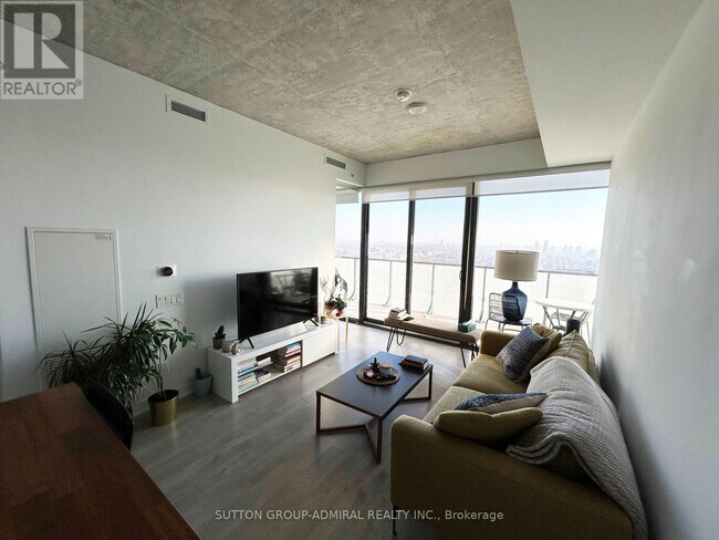 Building Photo - 185 Roehampton Ave