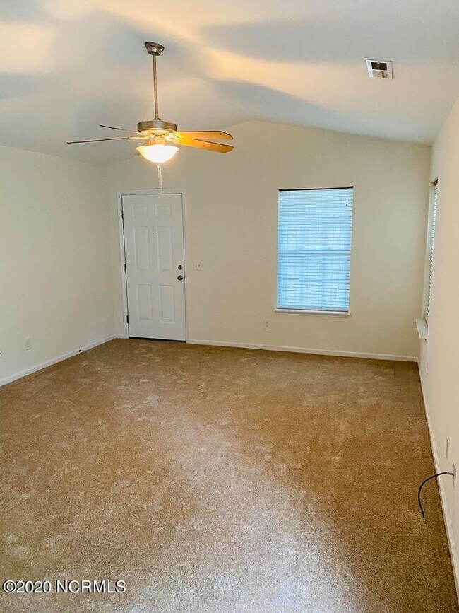 Building Photo - 1736 Westpointe Dr