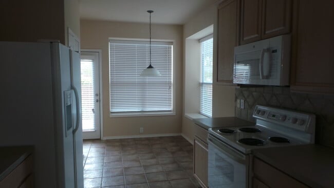 Foto del edificio - **Make this your Home**