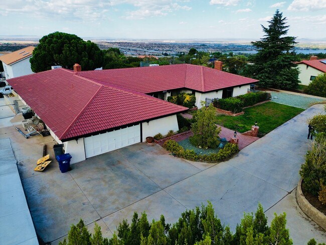 Foto del edificio - 527 Westlake Dr