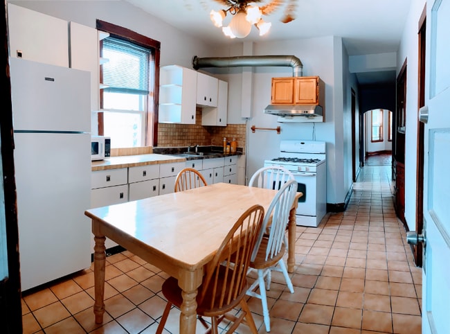 Building Photo - 3325 S Emerald Ave