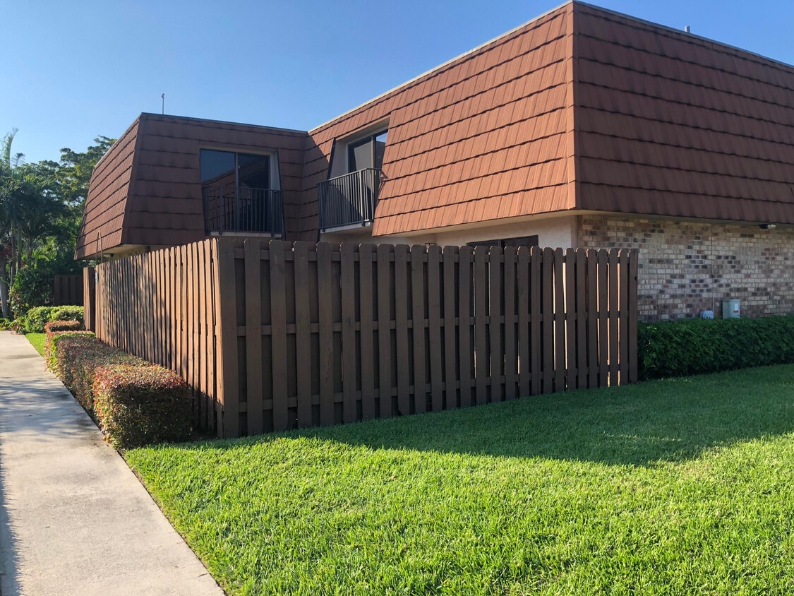 Primary Photo - 4119 Wimbledon Dr