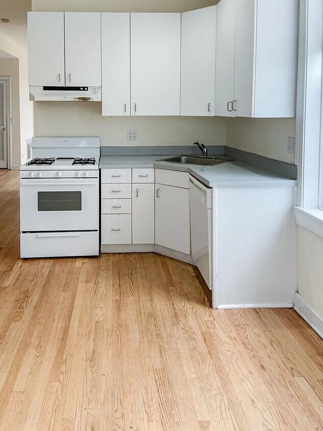Foto principal - 2318 N Southport Ave