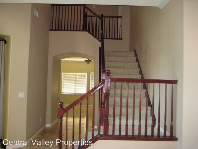 Foto del edificio - 5 br, 3 bath House - 13225 Talc St