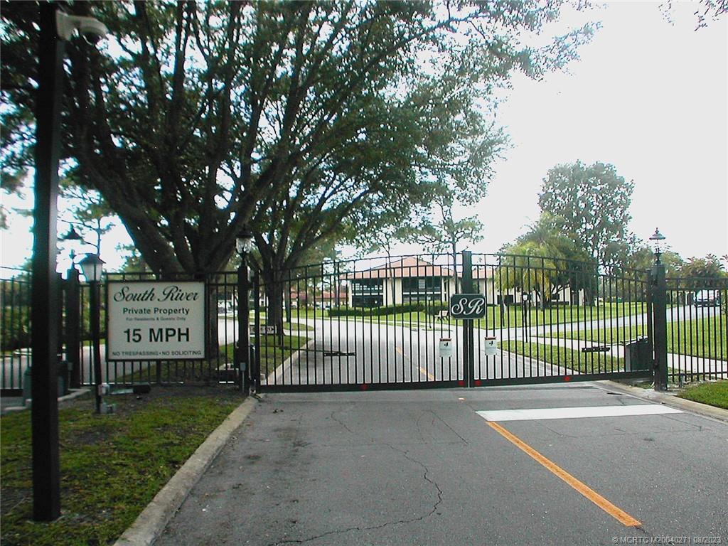 Foto principal - 510 SW South River Dr