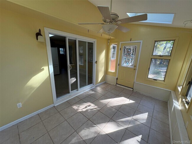 Foto del edificio - 192 Woodland Dr