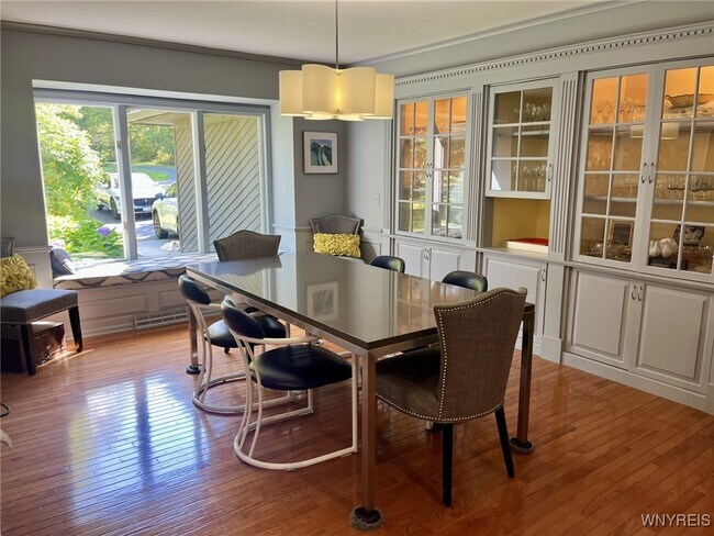 Foto del edificio - 219 Glenridge Rd
