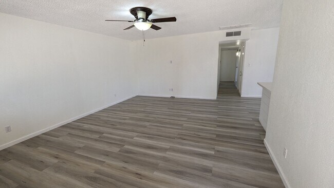 Building Photo - Updated 3 Bedroom 2 Bath Home