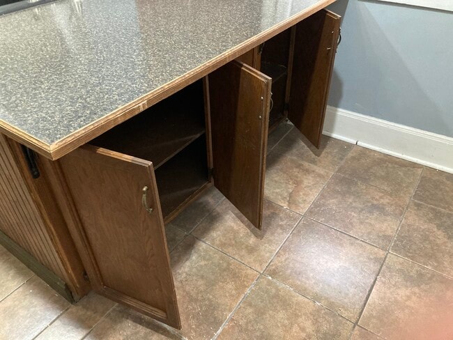 Building Photo - 3327 Wyandotte St