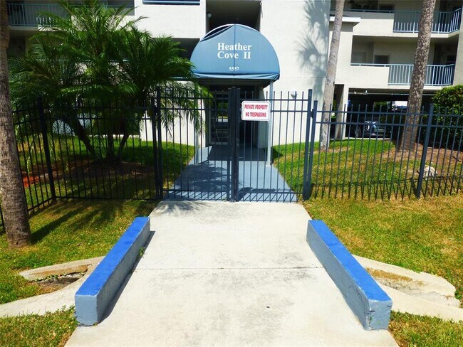 Foto del edificio - 5557 Sea Forest Dr