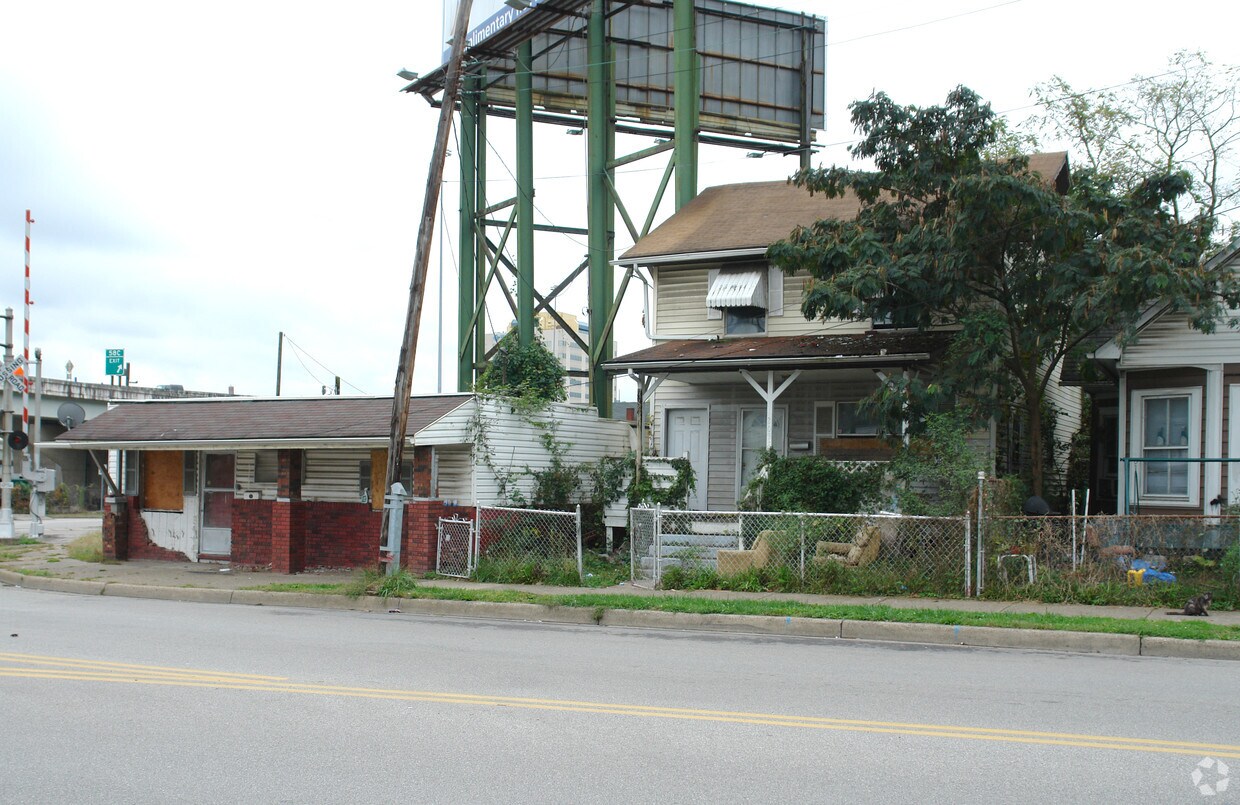 Building Photo - 203 Market Dr