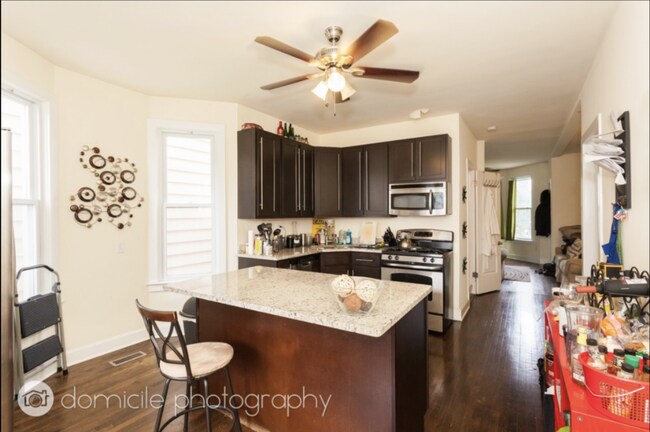 Building Photo - 3 bedroom in Chicago IL 60647