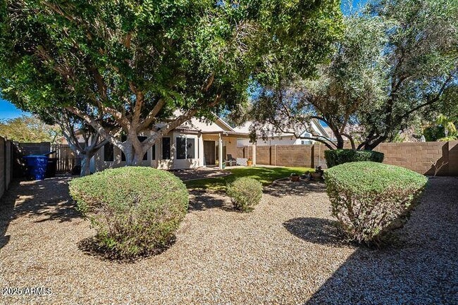 Foto del edificio - 213 W Caroline Ln