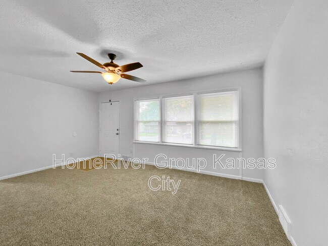 Foto del edificio - 7702 E 113th St