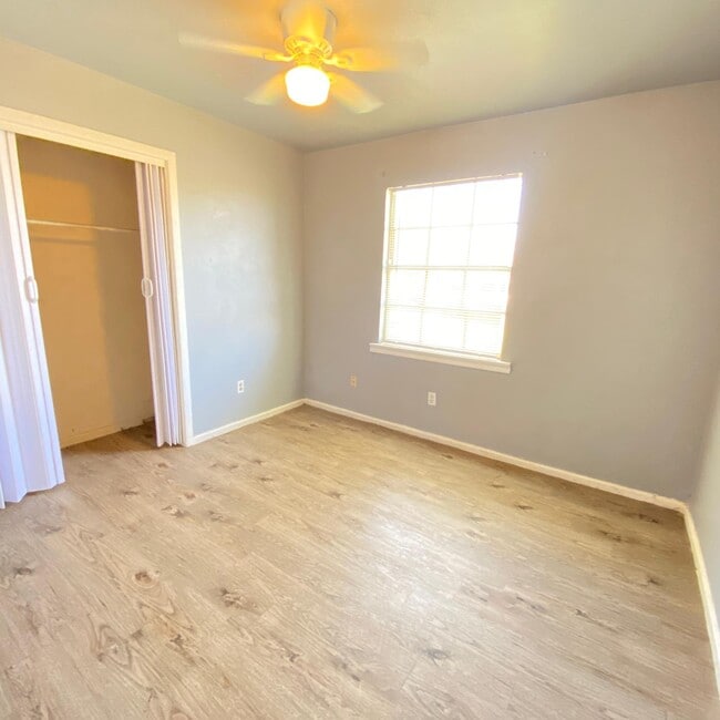 Foto del edificio - 3418 E 16th St