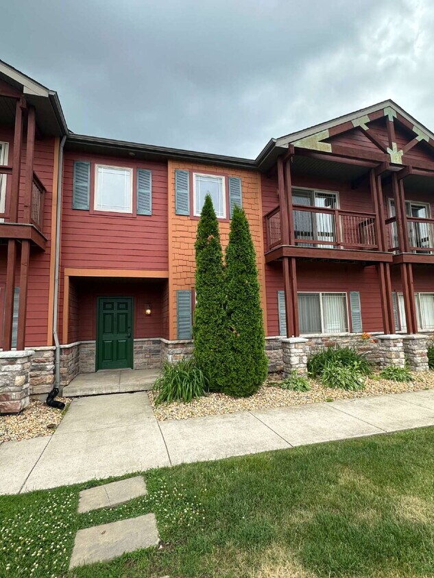 Building Photo - LUXURY RENTAL IN NORTH UTICA – OAK RIDGE VILLAGE