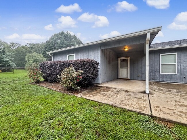Photo - 560 Lee Byrd Rd (Loganville, GA) Townhome