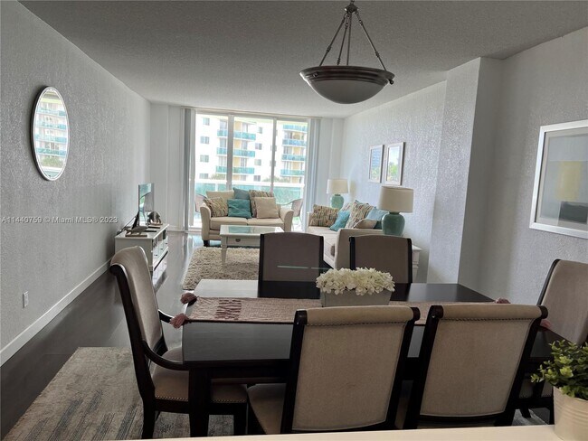 Foto del edificio - 19390 Collins Ave
