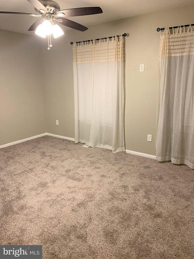 Foto del edificio - 447 Dorchester Ln