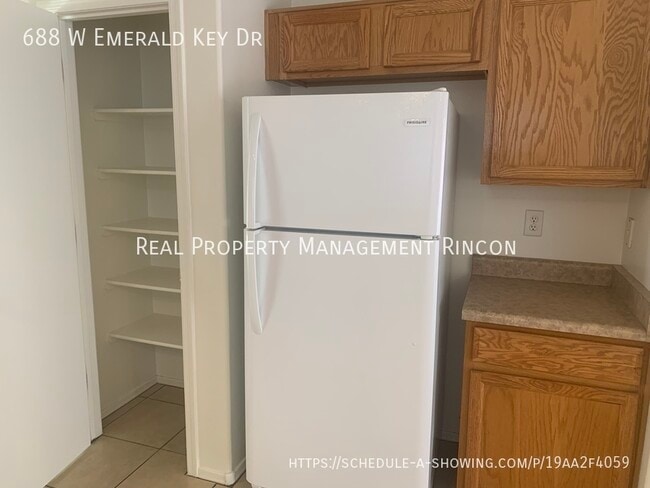 Building Photo - 688 W Emerald Key Dr