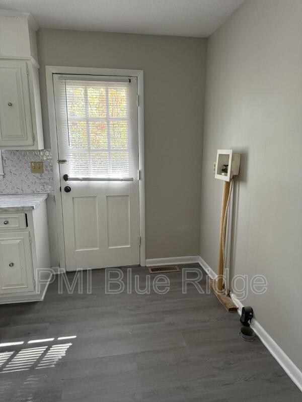 Building Photo - 144 Nottingham Dr