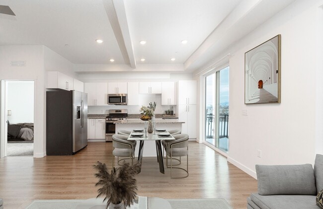 Interior Photo - Hardison