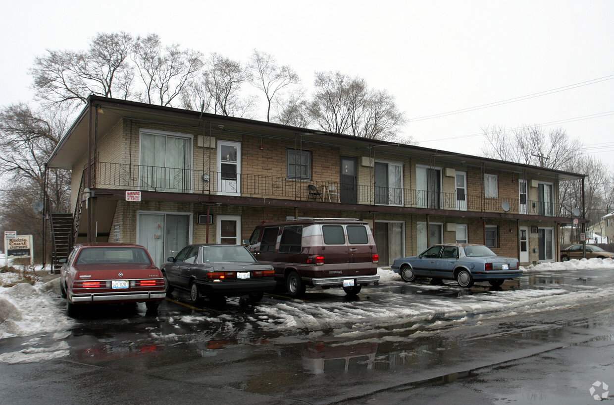 Primary Photo - Posen Apartments