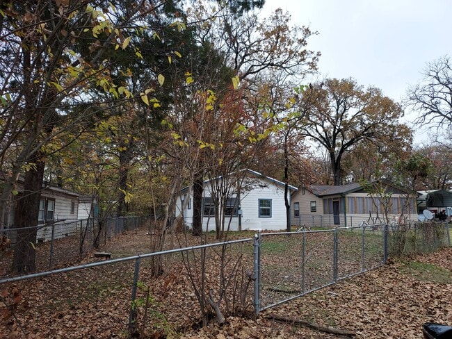 Building Photo - 139 Arrowhead St