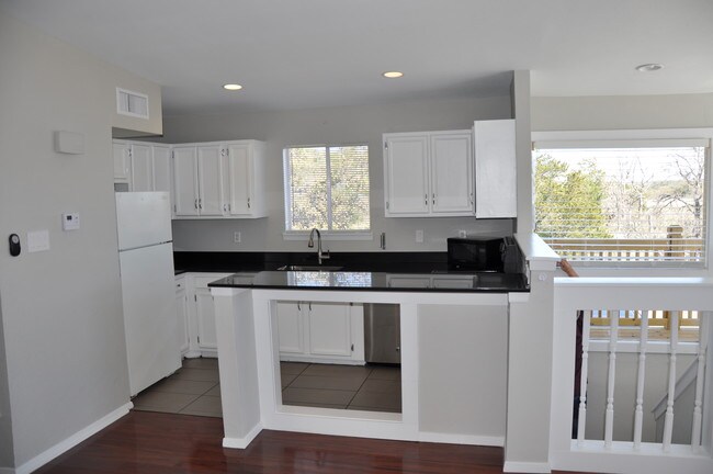 Foto del edificio - 1008 Clayton Nolen Dr