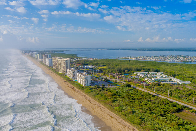 Building Photo - 9415 S Ocean Dr