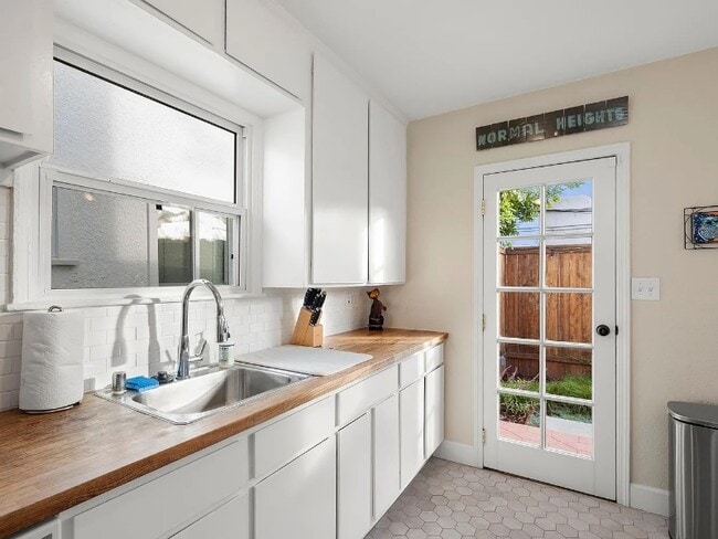 Building Photo - 4732 Oregon St