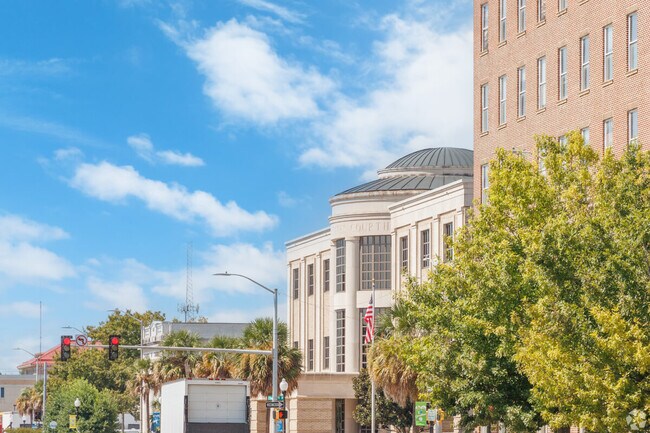 The Albany Historic District centers around government and historic buildings.