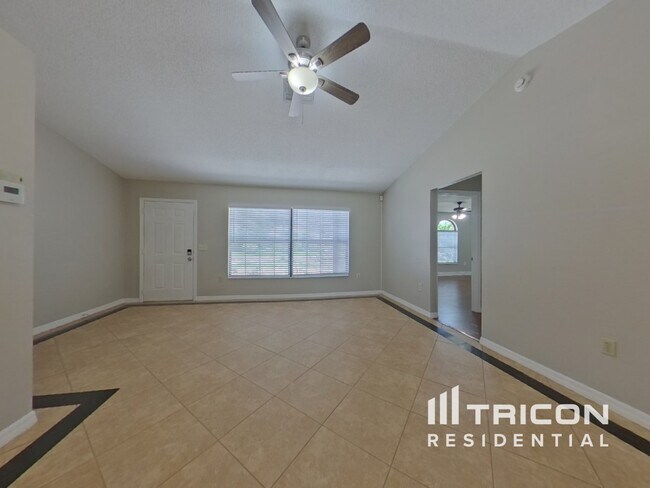 Foto del edificio - 6050 Fall River Dr