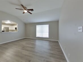 Building Photo - 423 Lazy Ln