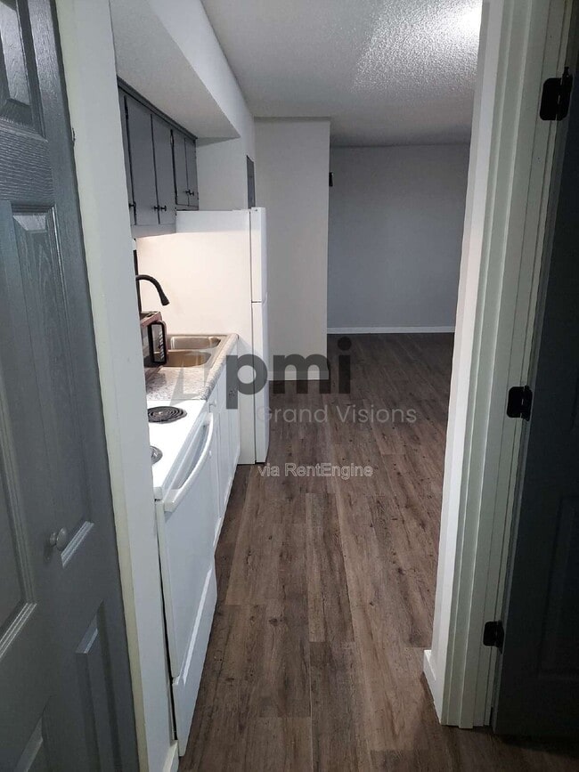 Foto del edificio - 465 E Main St