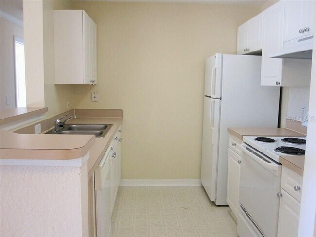 Building Photo - 18001 Richmond Pl Dr