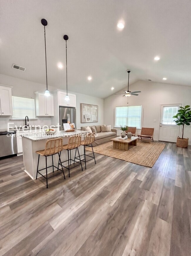 Foto del edificio - 10824 Mt Holly Rd