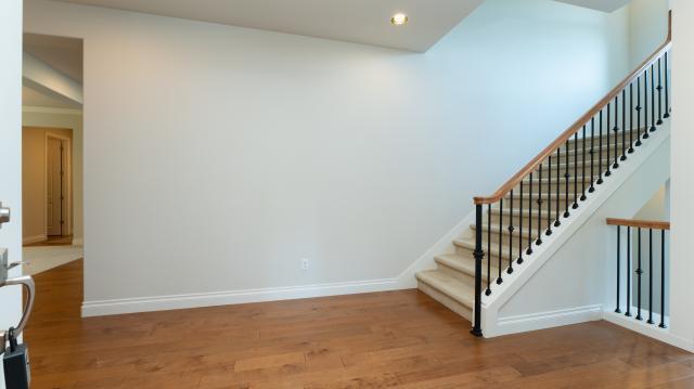 Building Photo - 4 bedroom in Bellevue WA 98004