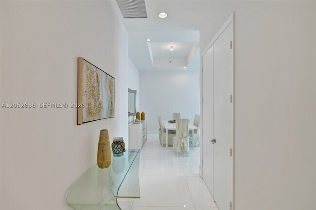 Building Photo - 16001 Collins Ave