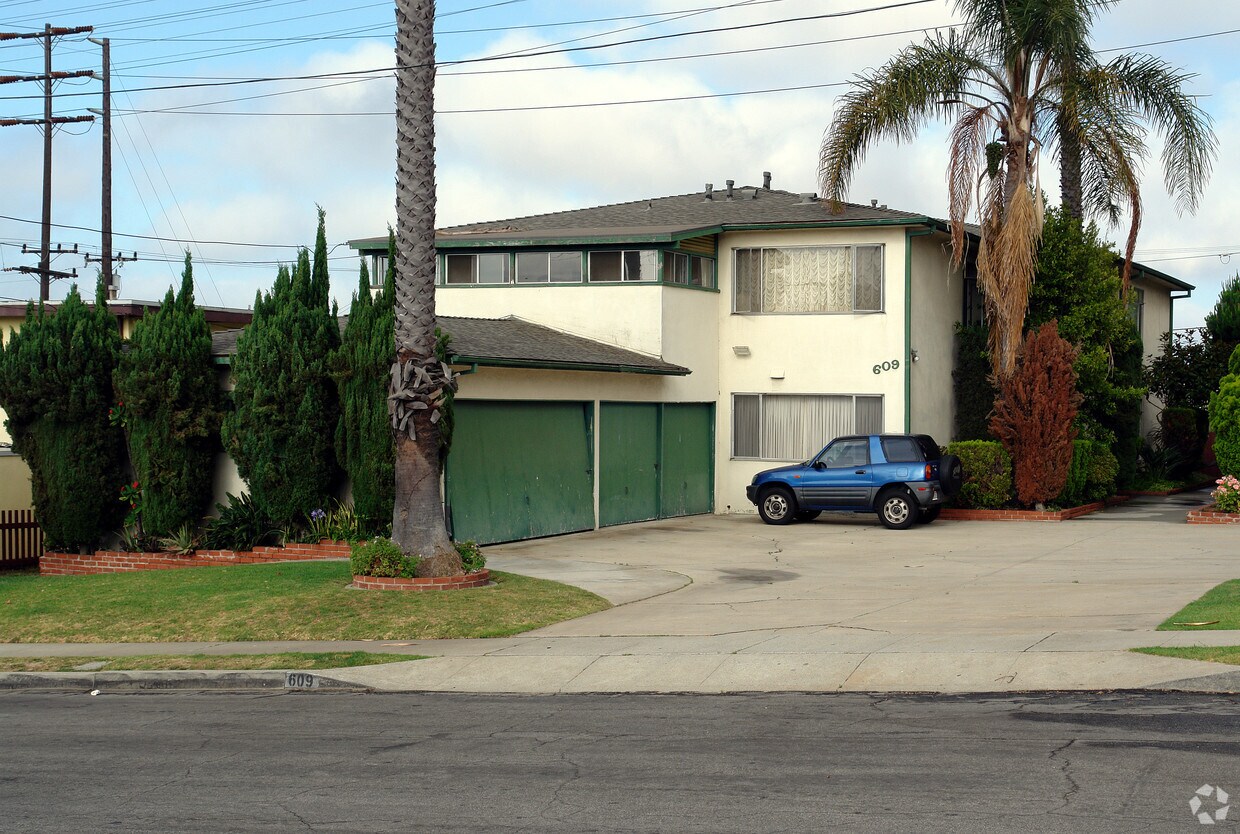 Primary Photo - 609 Illinois Ct