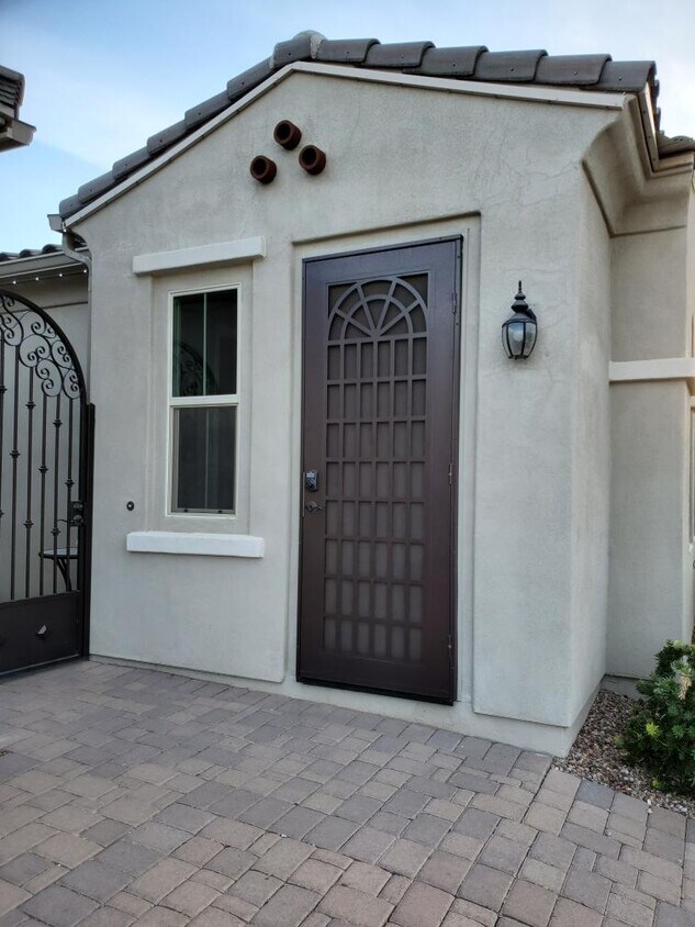 Foto principal - 10147 E Bergeron Ave