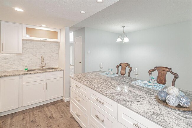 Building Photo - 3177 Golden Oak