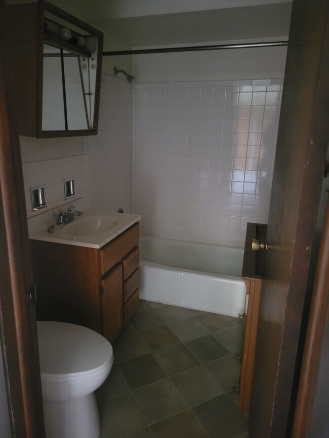 Bathroom - 645 Pasadena Ave