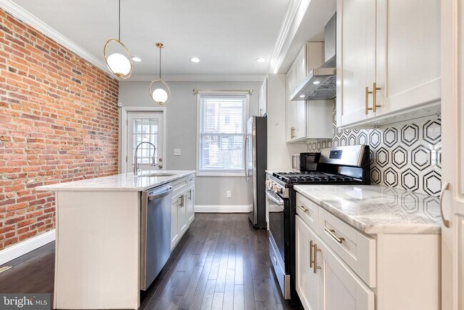 Building Photo - 635 S Lehigh St