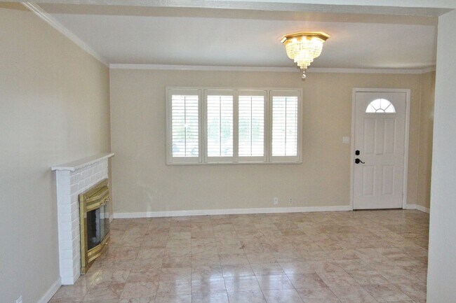 Foto del edificio - $3,790 - GORGEOUS SINGLE STORY FOUR BEDROO...