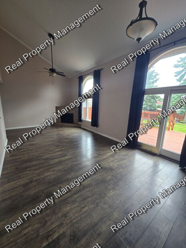 Foto del edificio - Three Bedroom Townhome
