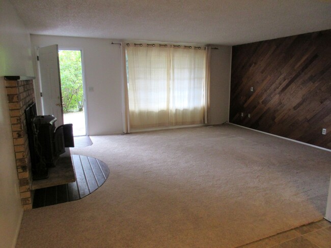 Foto del edificio - 2-Bedroom Rambler in Central Kitsap