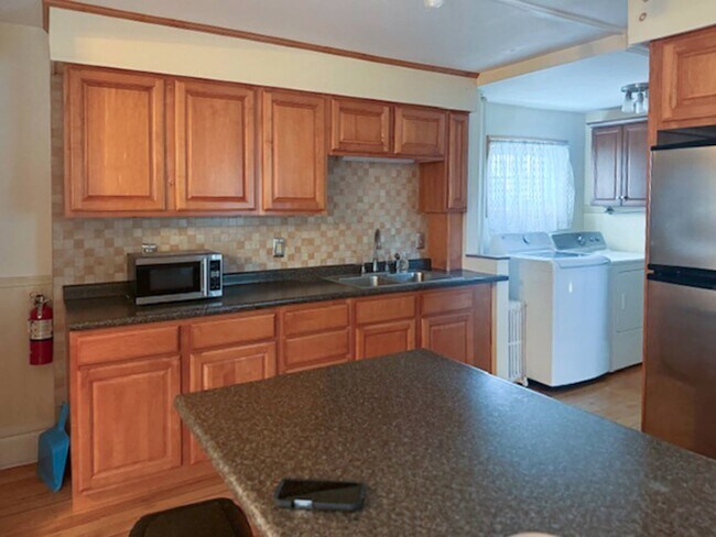 Foto del edificio - 30-32 Sherman St - Lakefront Living, Right in the Heart of Burlington