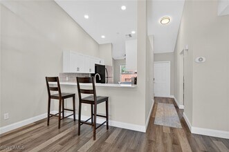 Building Photo - 209 Robin Hood Cir
